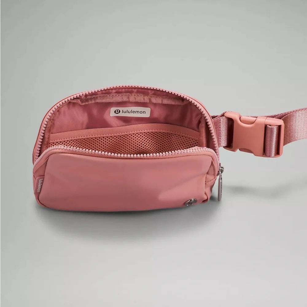 💗BNIB LULULEMON Everywhere Belt Bag💗 - Picture 7 of 7